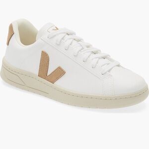 WEEKEND SALE🎉 Women’s Urca CWL Veja Sneakers Size 11, White